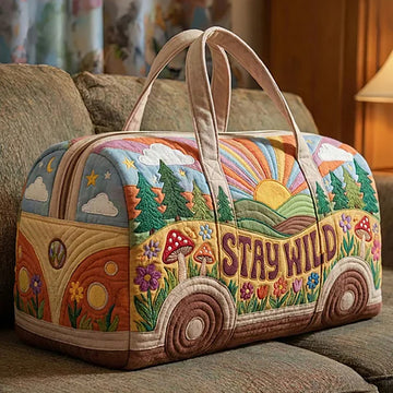 Quilted Travel Tote Bag for Clothing Storage, a Versatile Large Bag with a Zipper Closure, Perfect for Stylish Vacations